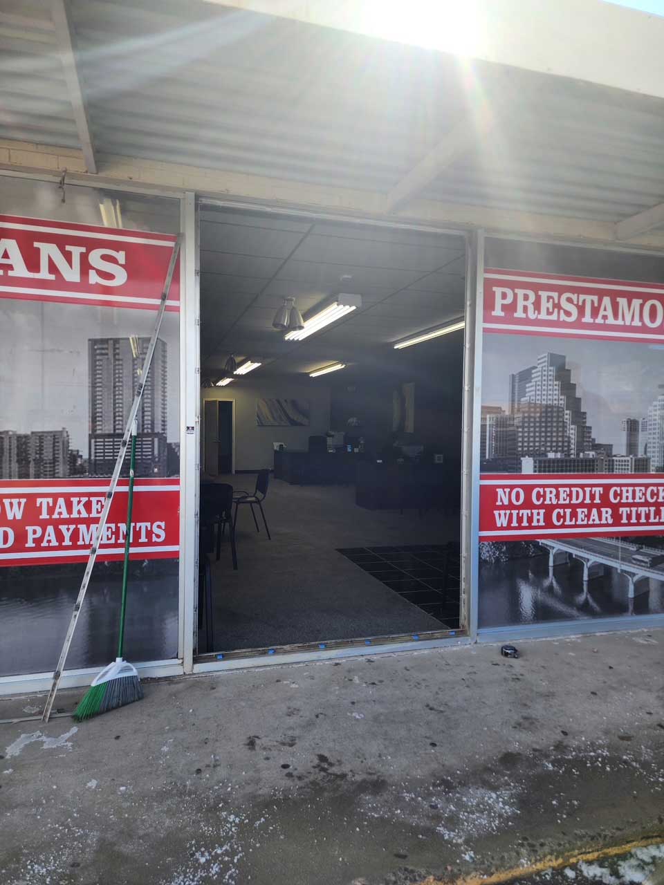 Aluminum frame detail